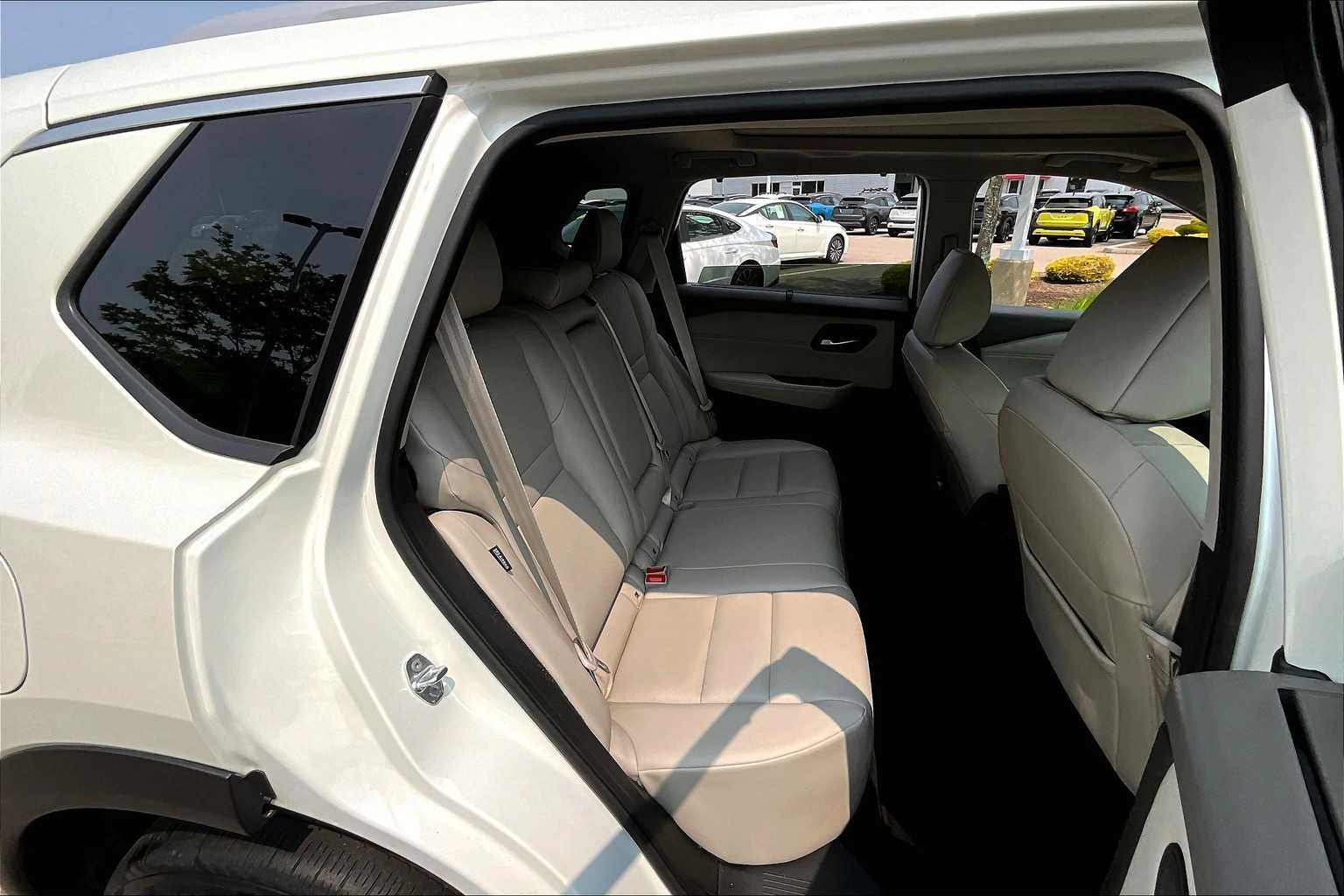 2023 Nissan Rogue SV - Photo 16