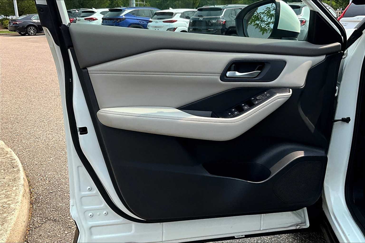 2023 Nissan Rogue SV - Photo 9
