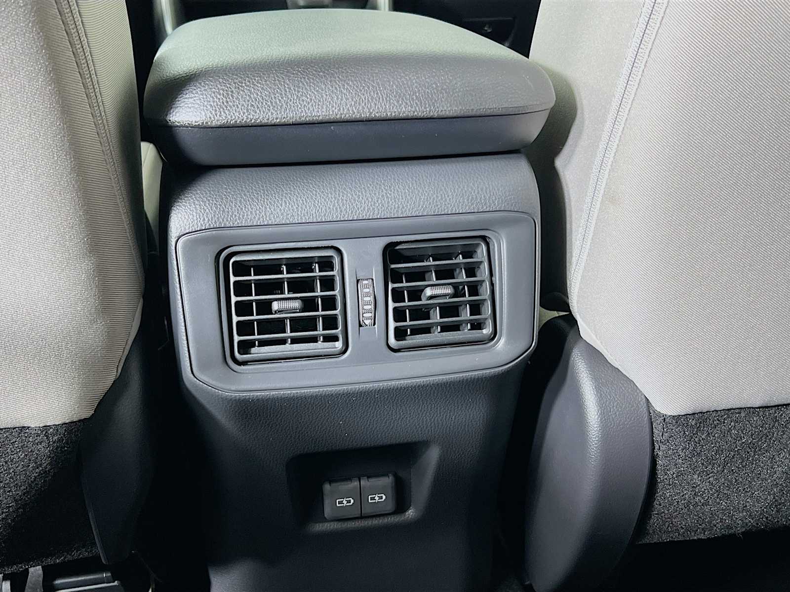 2025 Toyota RAV4 Hybrid XLE - Photo 14