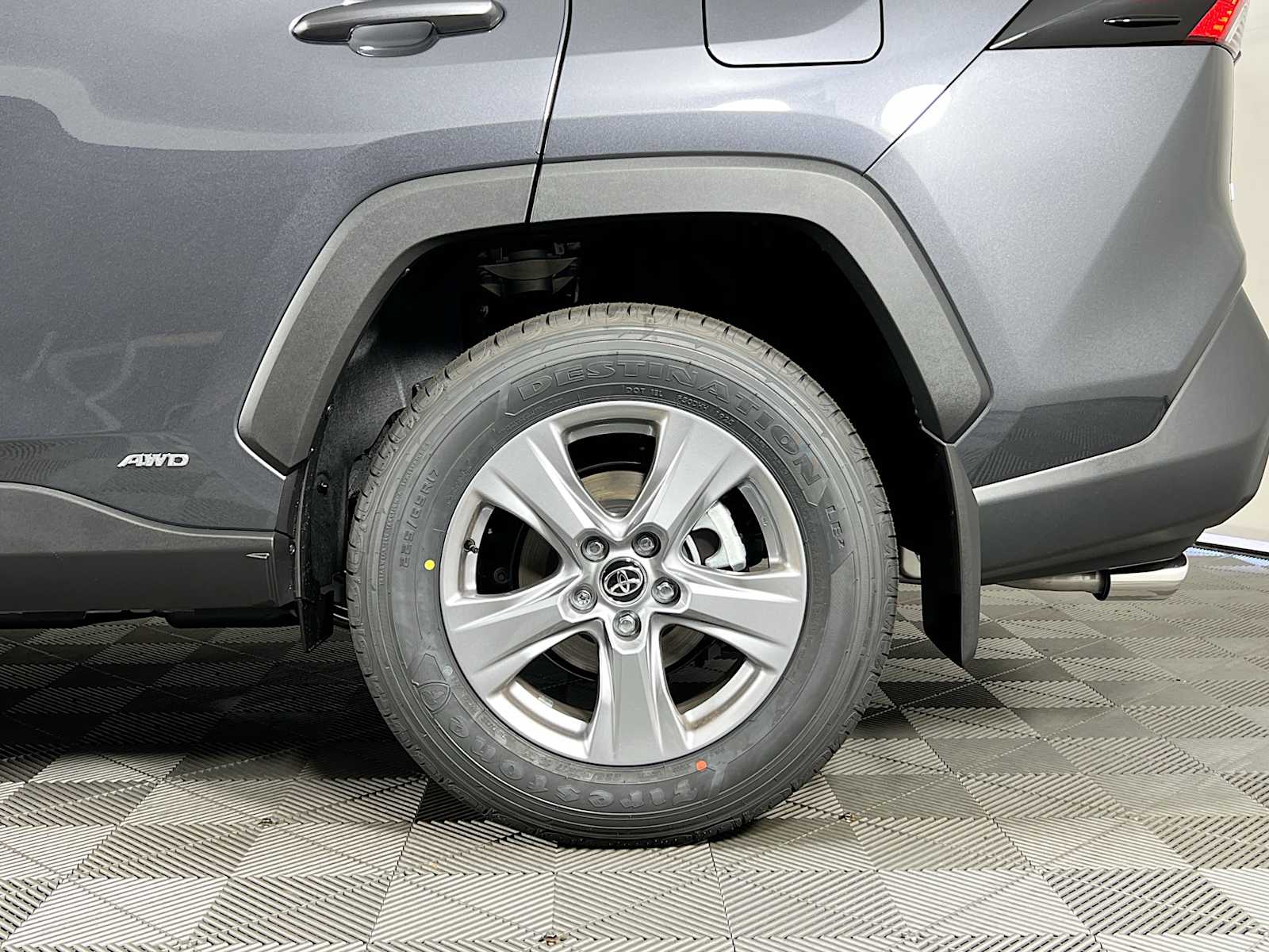 2025 Toyota RAV4 Hybrid XLE - Photo 19