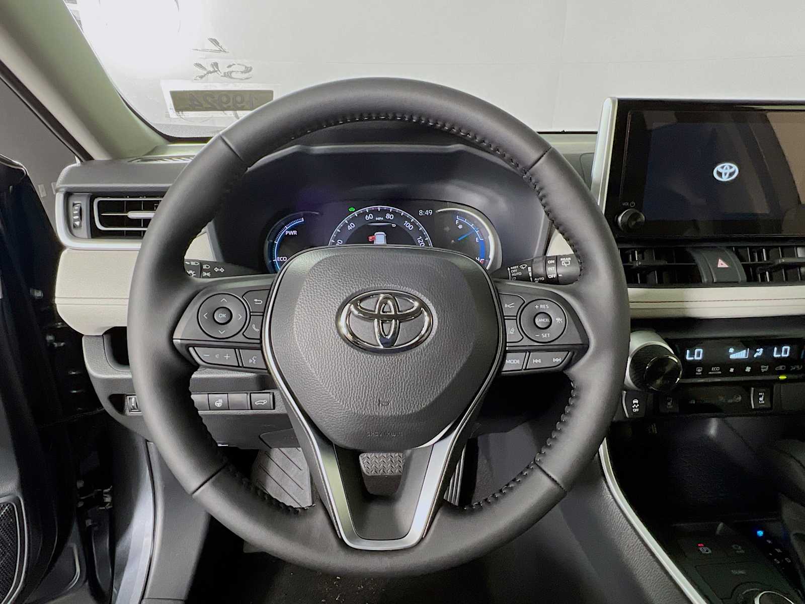 2025 Toyota RAV4 Hybrid XLE - Photo 7