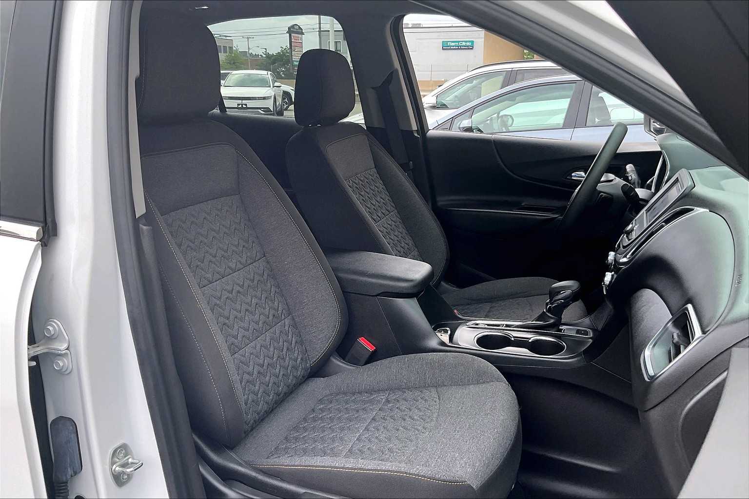 2022 Chevrolet Equinox LT - Photo 11