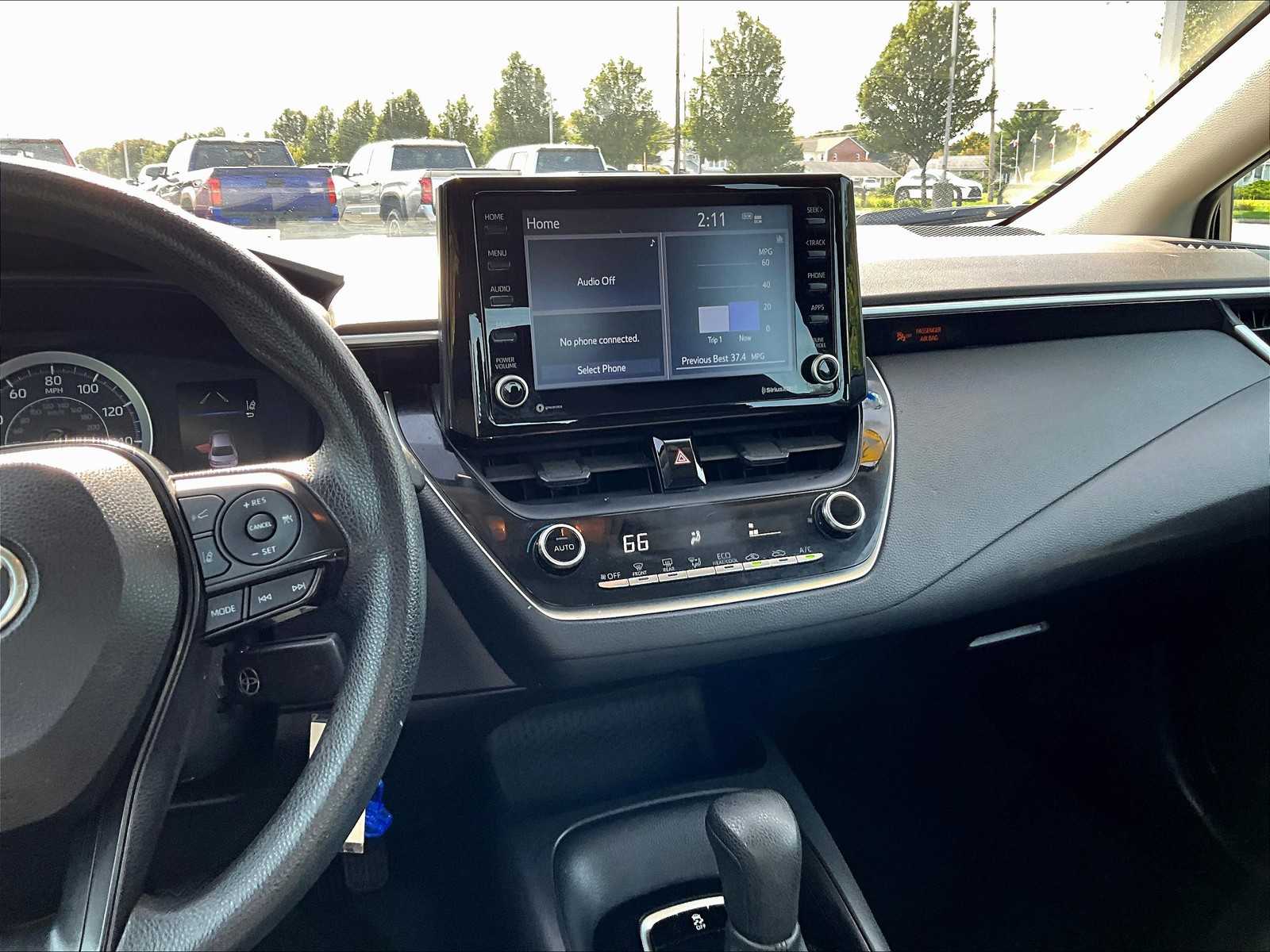 2022 Toyota Corolla LE - Photo 18
