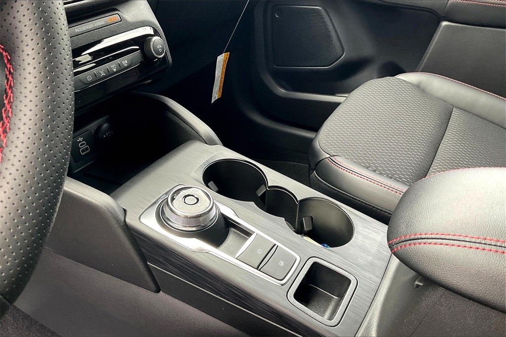 2025 Ford Escape Hybrid ST-Line Select - Photo 14