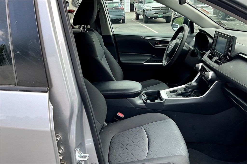 2021 Toyota RAV4 XLE - Photo 11