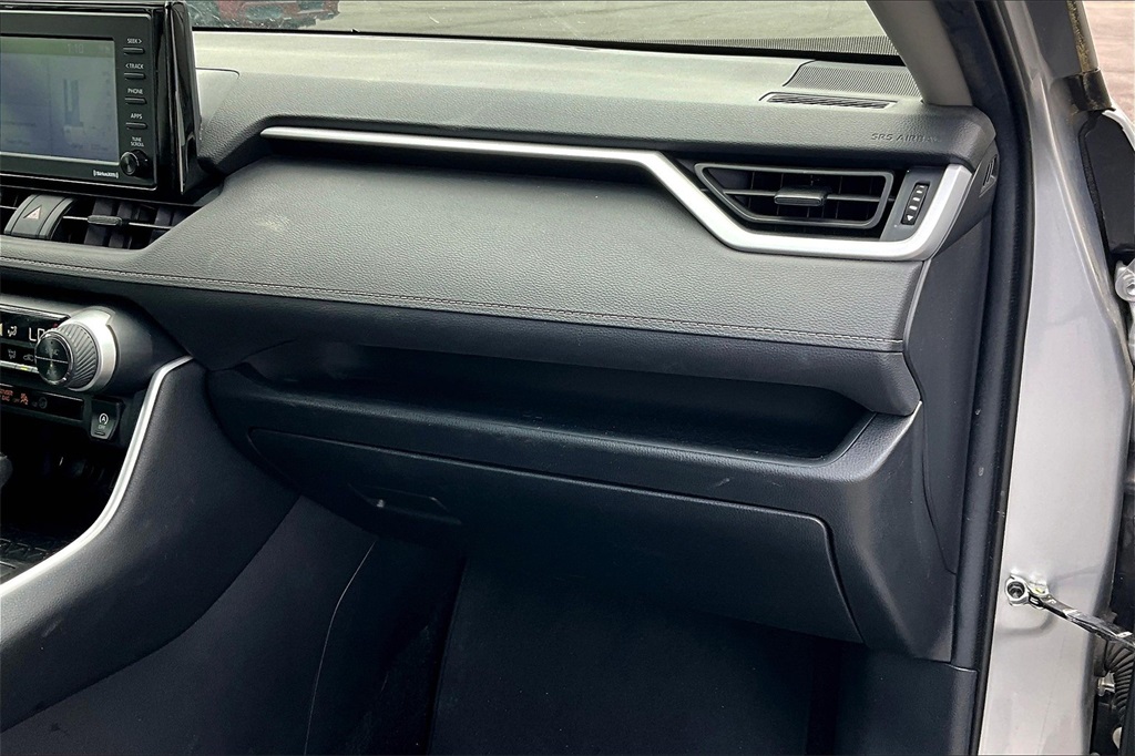 2021 Toyota RAV4 XLE - Photo 13