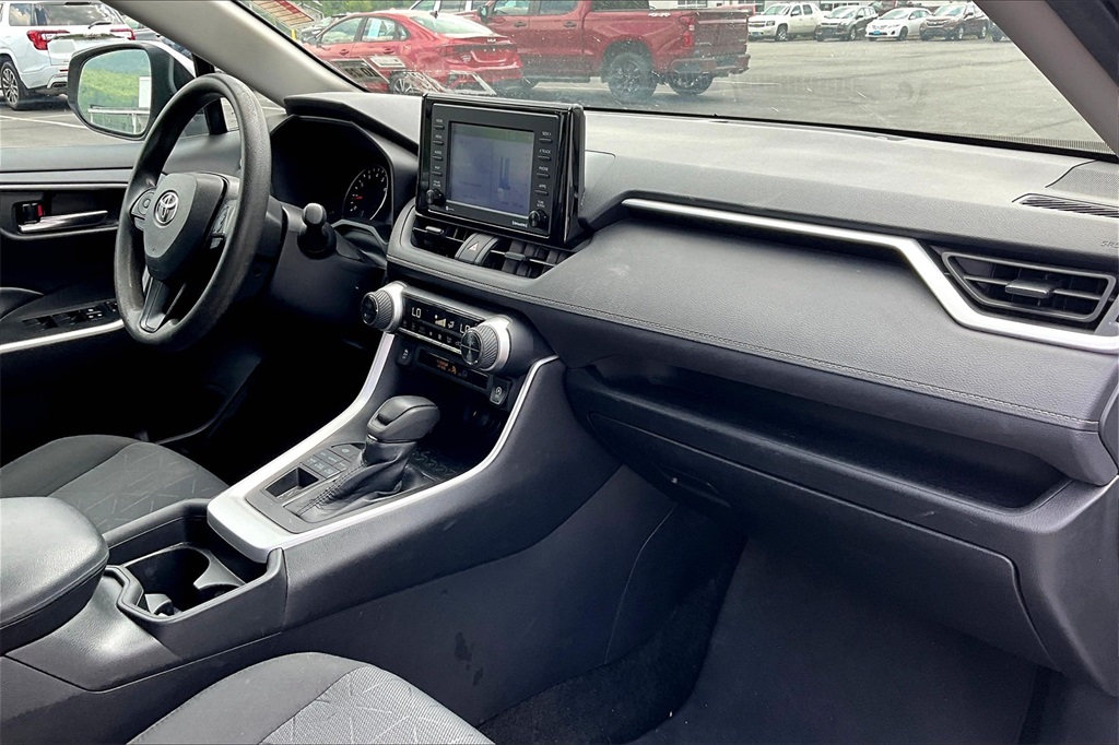 2021 Toyota RAV4 XLE - Photo 14