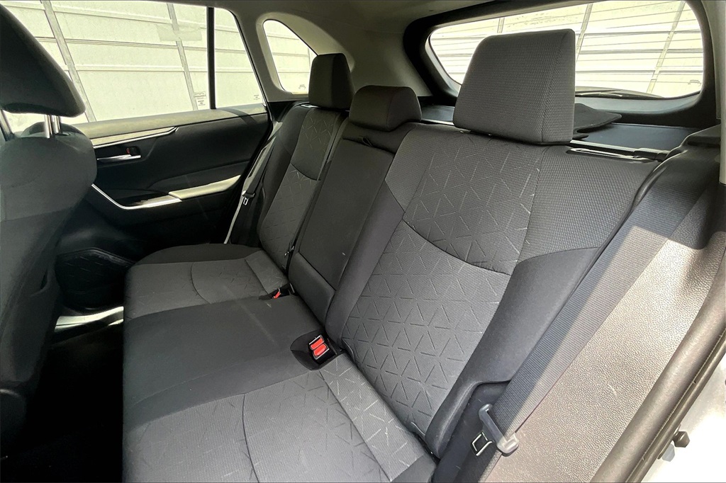 2021 Toyota RAV4 XLE - Photo 15
