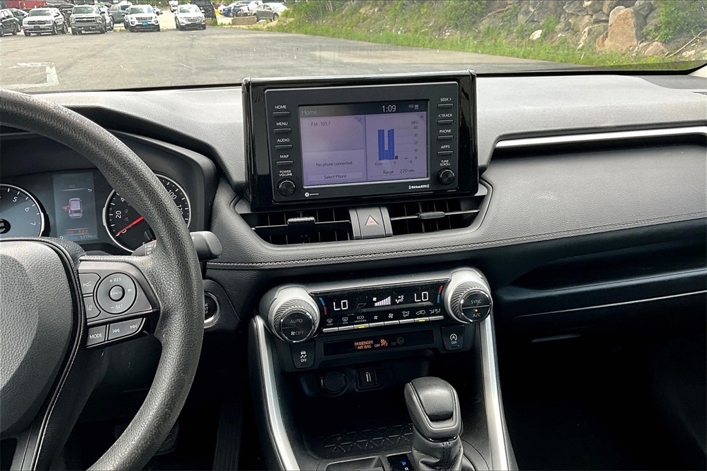 2021 Toyota RAV4 XLE - Photo 18