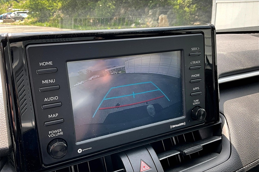 2021 Toyota RAV4 XLE - Photo 19