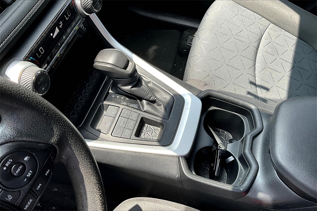 2021 Toyota RAV4 XLE - Photo 20