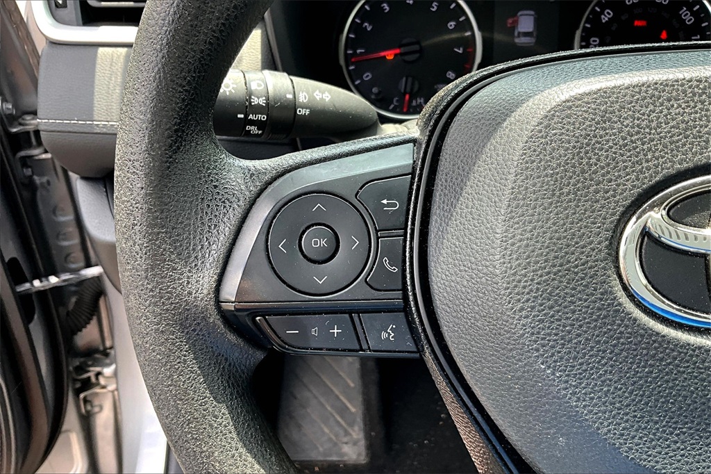 2021 Toyota RAV4 XLE - Photo 22