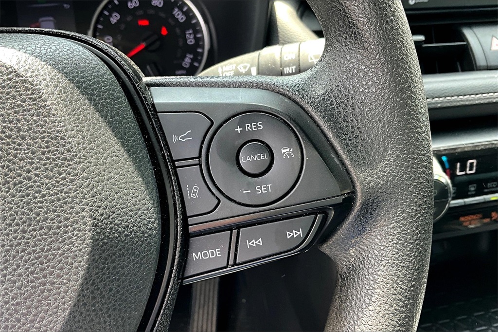 2021 Toyota RAV4 XLE - Photo 23