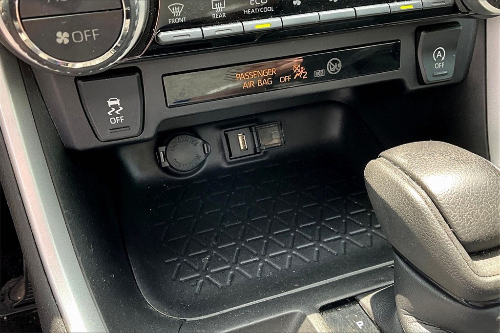 2021 Toyota RAV4 XLE - Photo 26