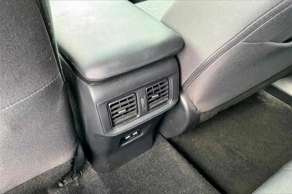 2021 Toyota RAV4 XLE - Photo 27