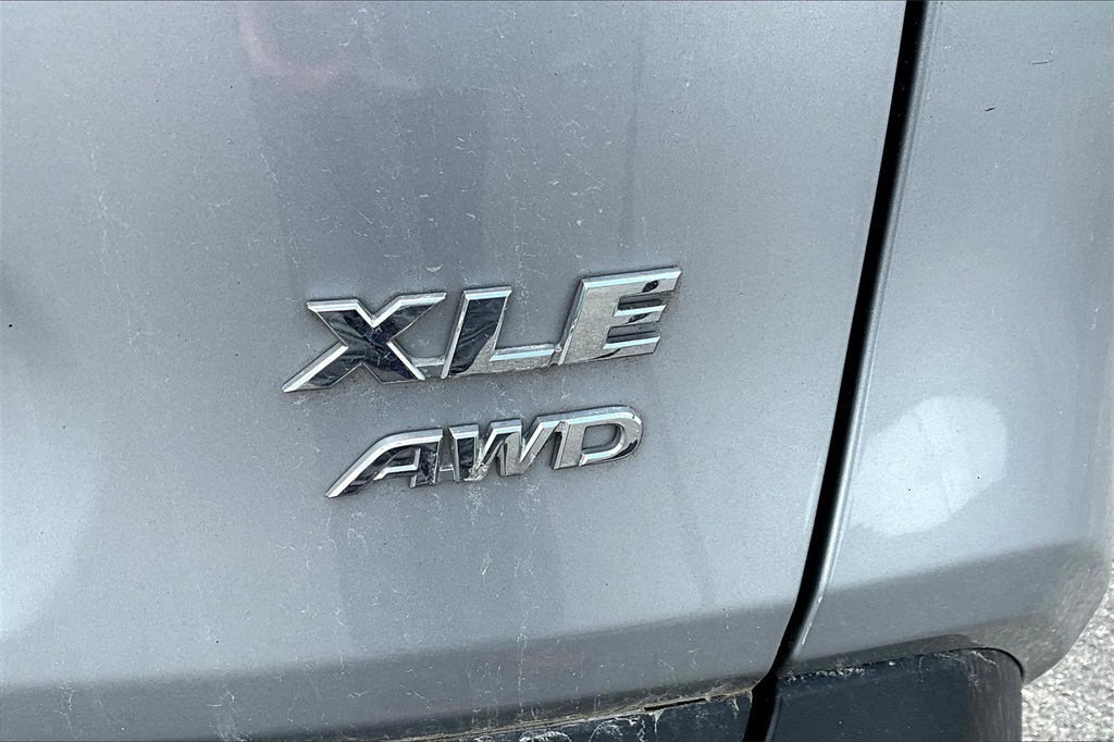 2021 Toyota RAV4 XLE - Photo 28