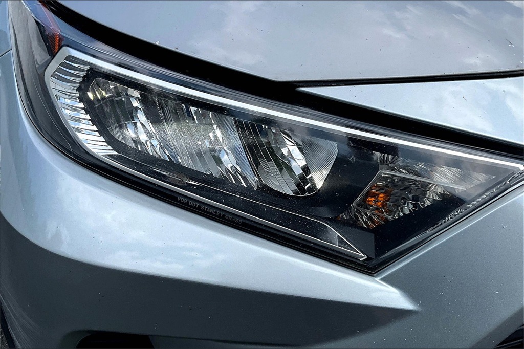 2021 Toyota RAV4 XLE - Photo 31