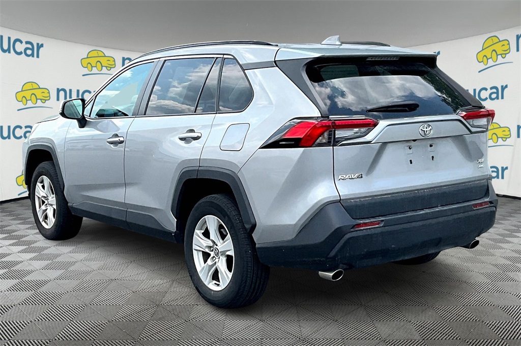 2021 Toyota RAV4 XLE - Photo 4