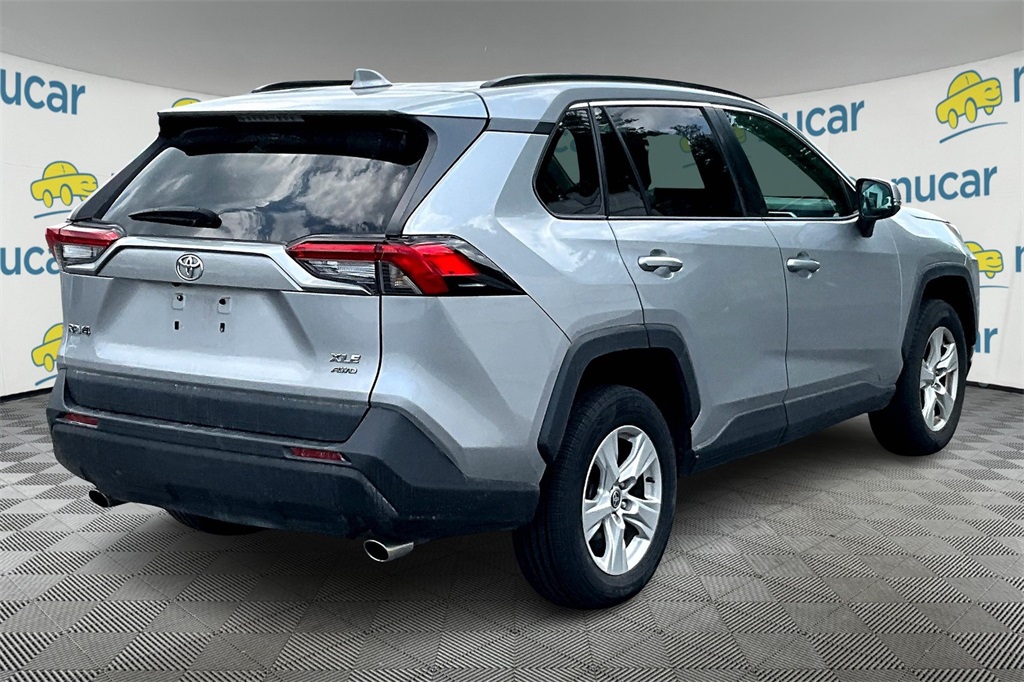 2021 Toyota RAV4 XLE - Photo 6