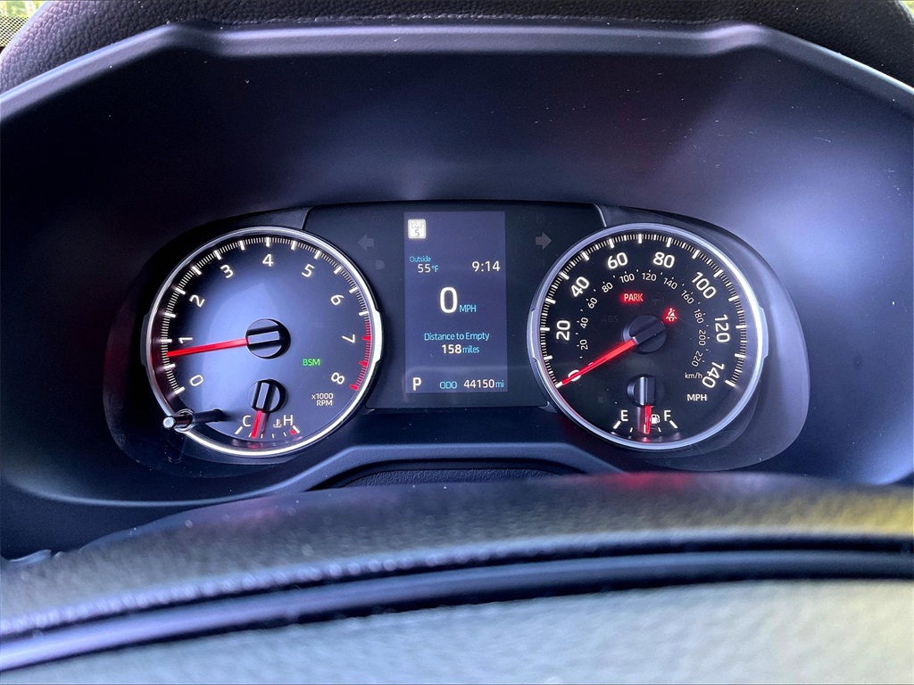 2022 Toyota RAV4 LE - Photo 14