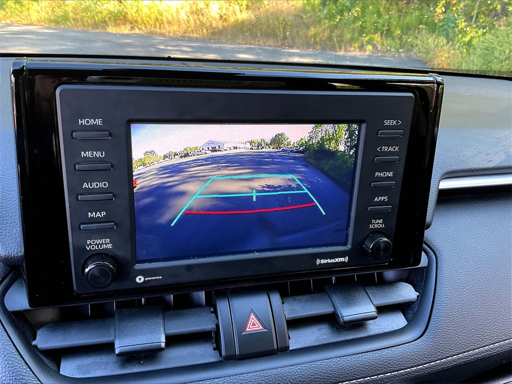 2022 Toyota RAV4 LE - Photo 15