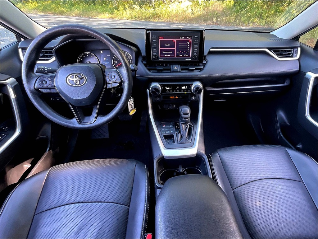 2022 Toyota RAV4 LE - Photo 20
