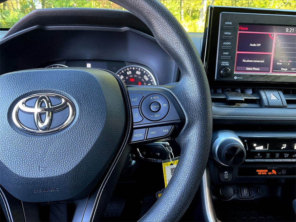2022 Toyota RAV4 LE - Photo 23