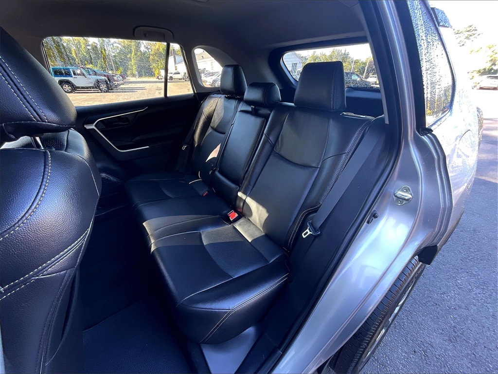 2022 Toyota RAV4 LE - Photo 24