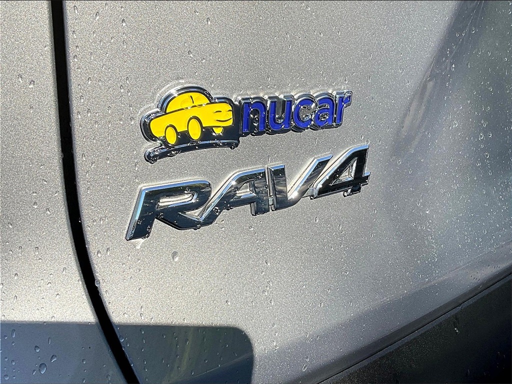 2022 Toyota RAV4 LE - Photo 26
