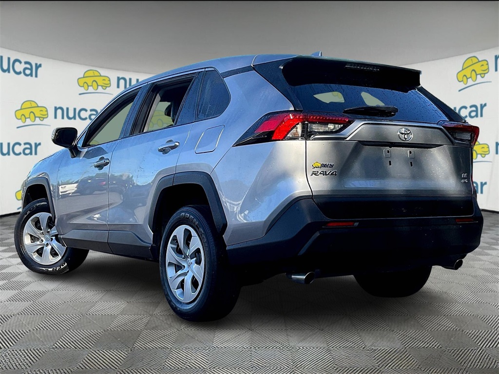 2022 Toyota RAV4 LE - Photo 4