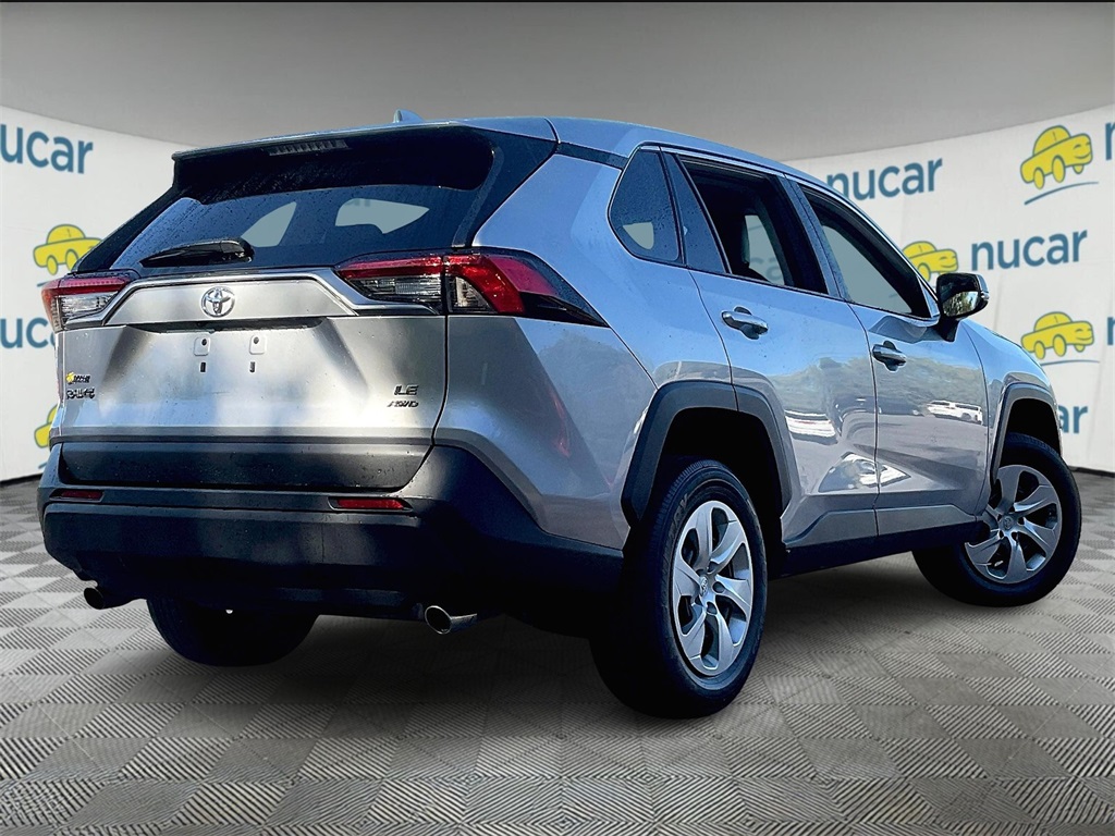 2022 Toyota RAV4 LE - Photo 6