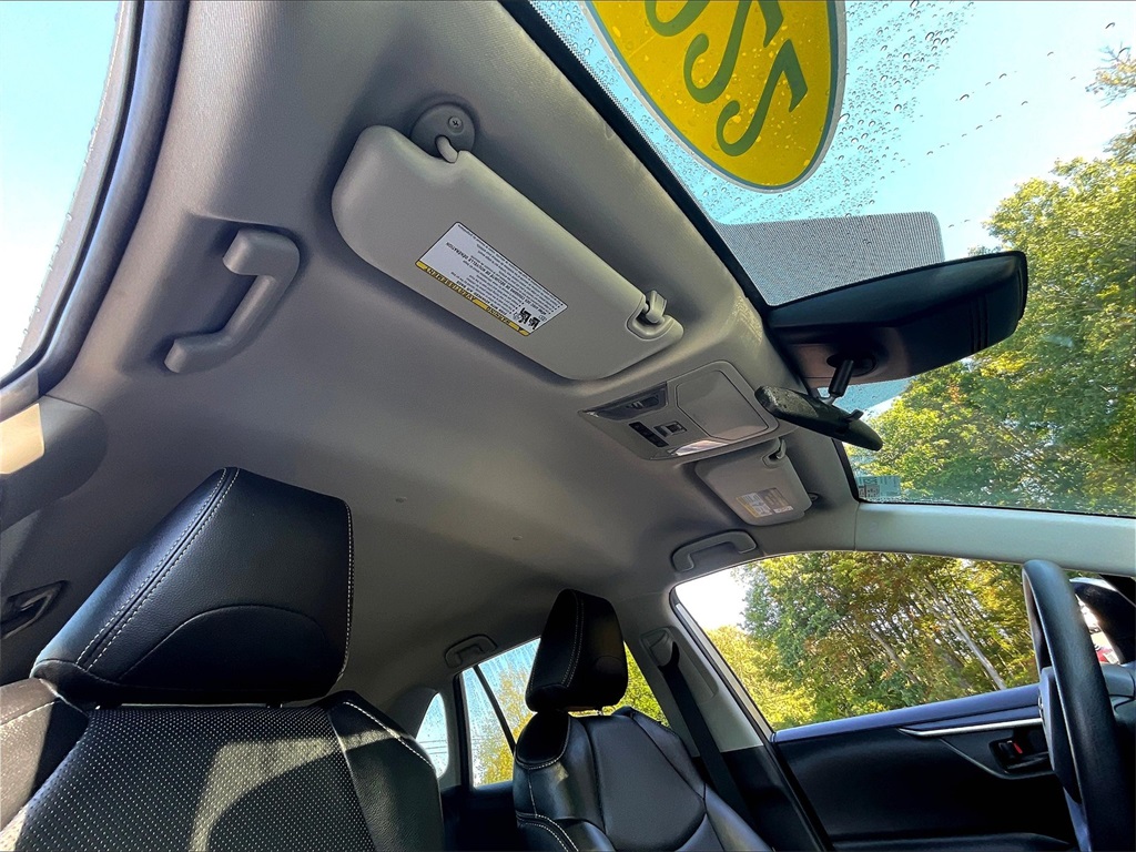 2022 Toyota RAV4 LE - Photo 7