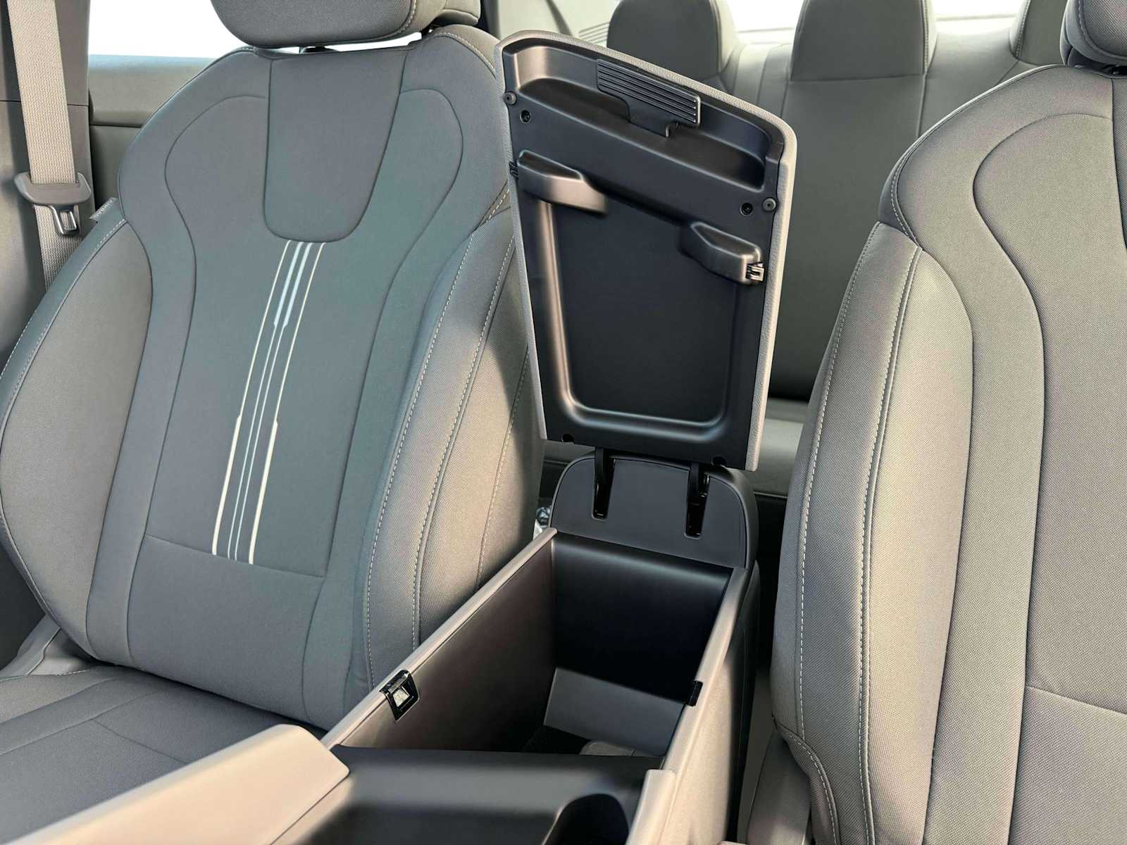 2025 Hyundai Elantra SEL Sport - Photo 18