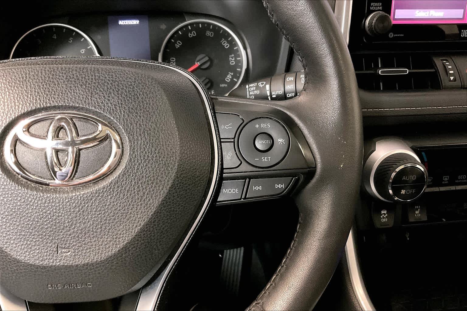 2021 Toyota RAV4 XLE Premium - Photo 24