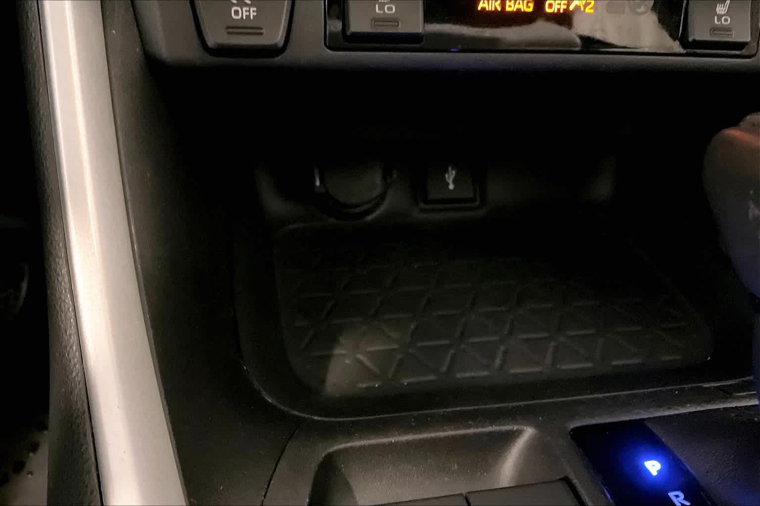 2021 Toyota RAV4 XLE Premium - Photo 27