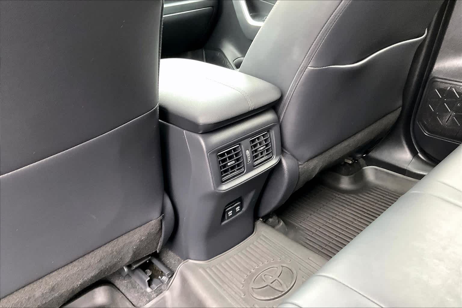 2021 Toyota RAV4 XLE Premium - Photo 28