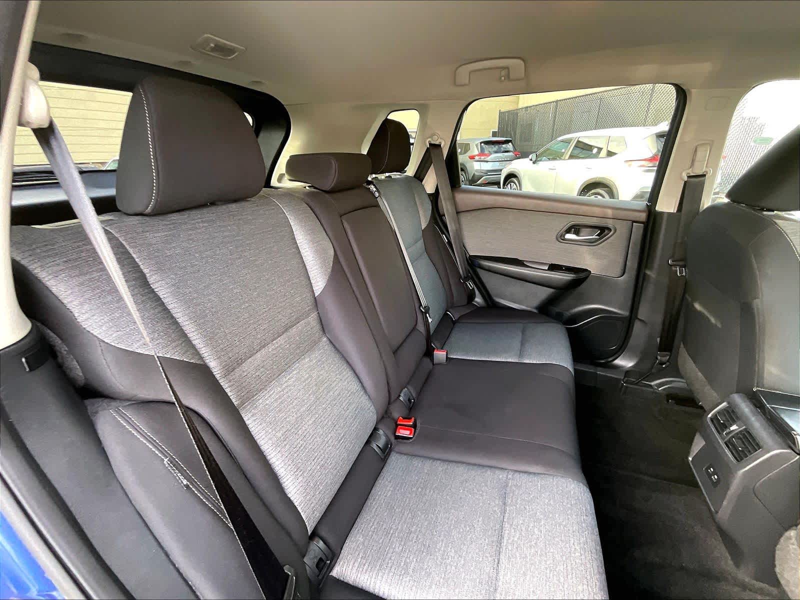 2023 Nissan Rogue SV - Photo 16