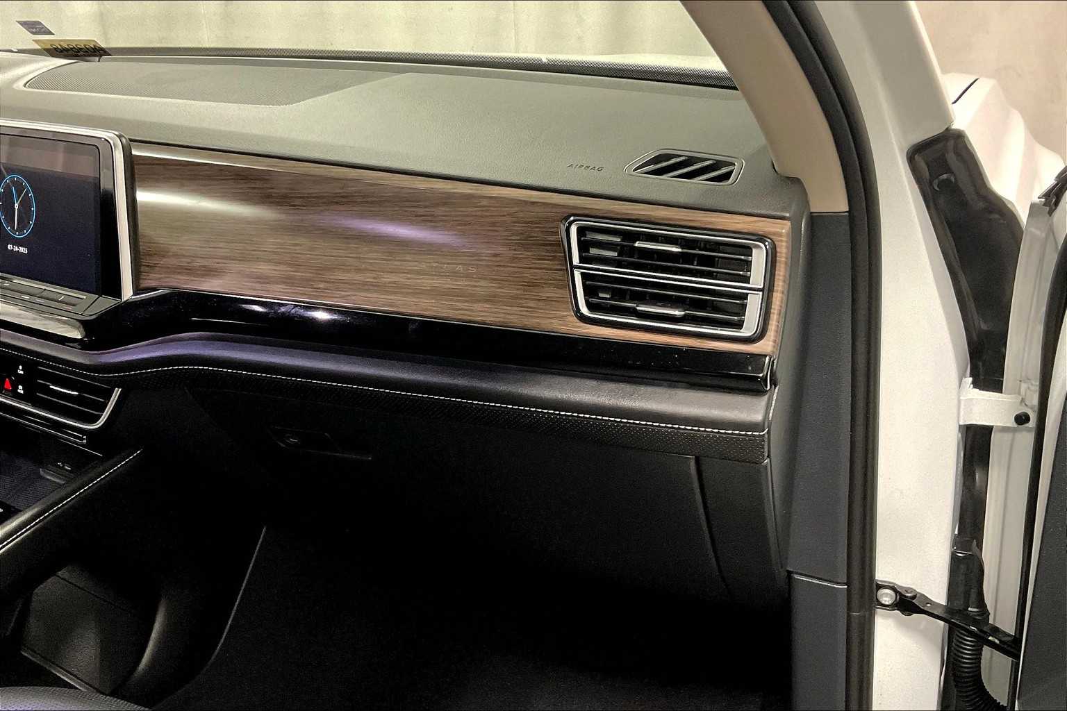 2024 Volkswagen Atlas 2.0T SEL Premium R-Line - Photo 13