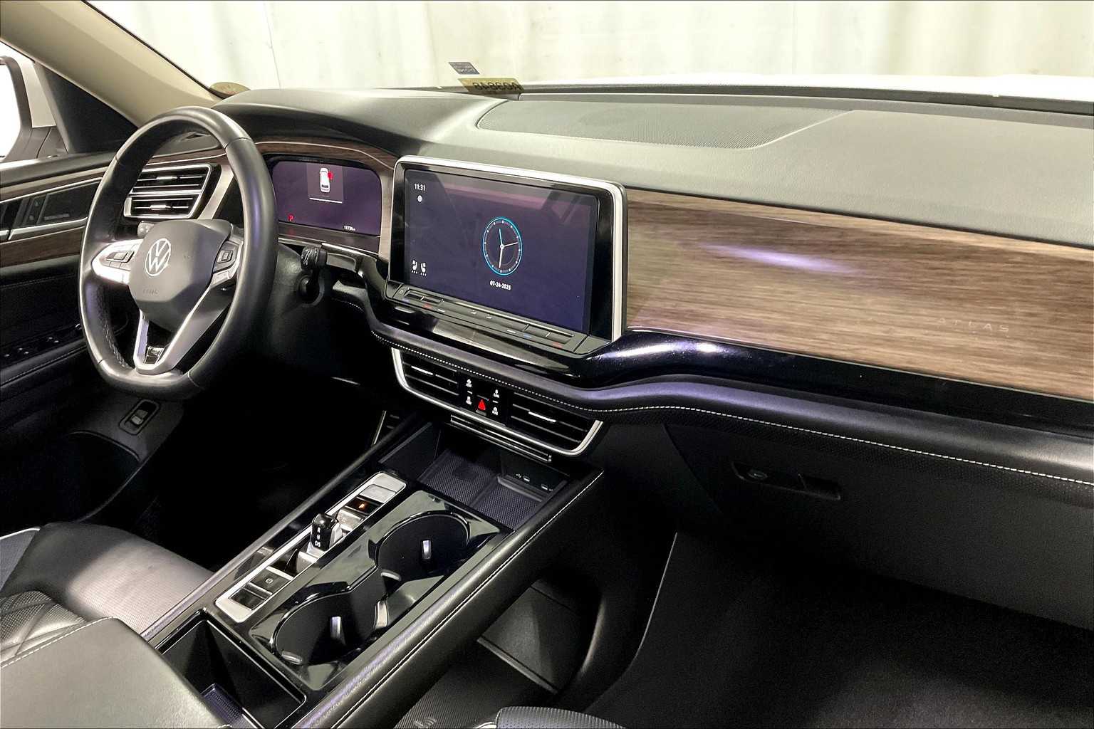 2024 Volkswagen Atlas 2.0T SEL Premium R-Line - Photo 14
