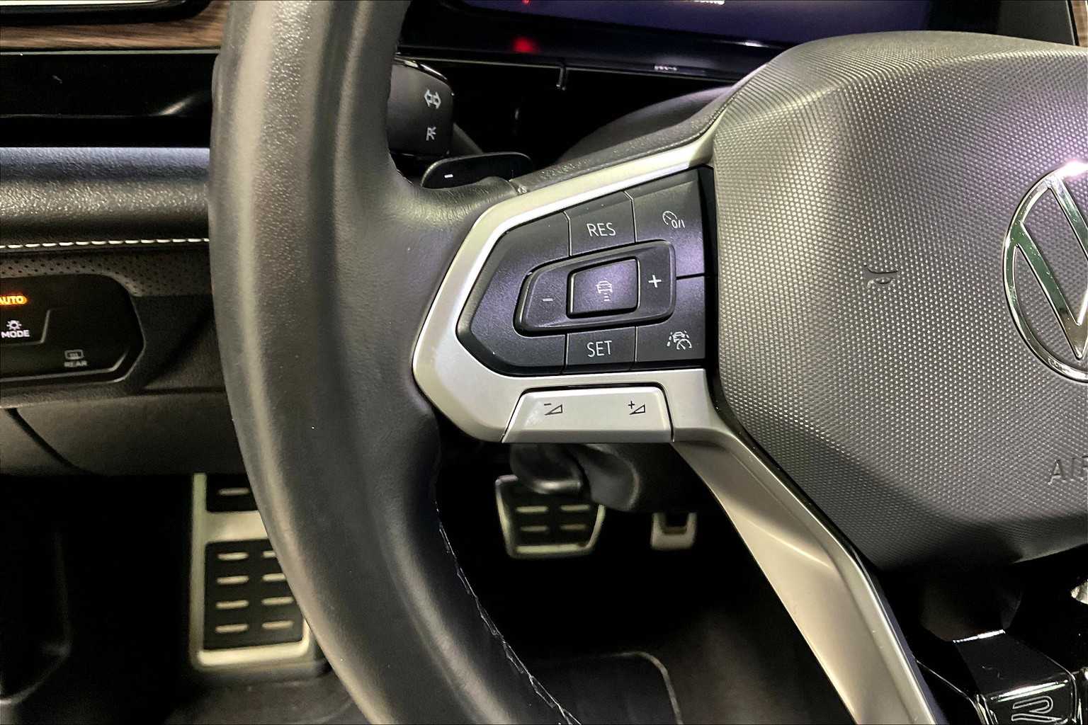 2024 Volkswagen Atlas 2.0T SEL Premium R-Line - Photo 24