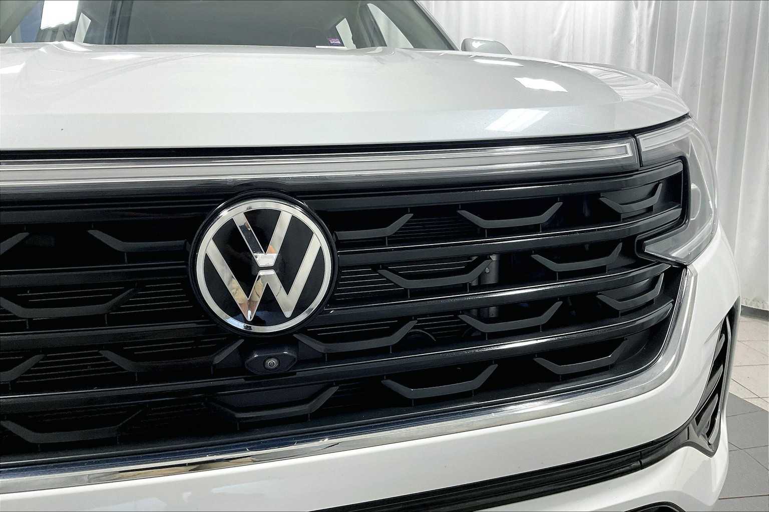 2024 Volkswagen Atlas 2.0T SEL Premium R-Line - Photo 33