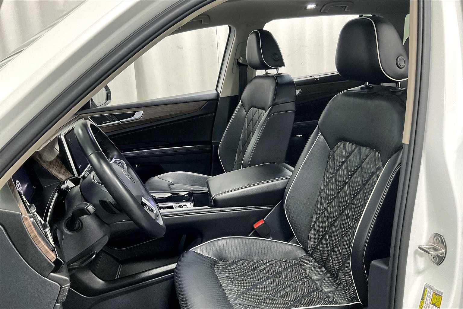 2024 Volkswagen Atlas 2.0T SEL Premium R-Line - Photo 10