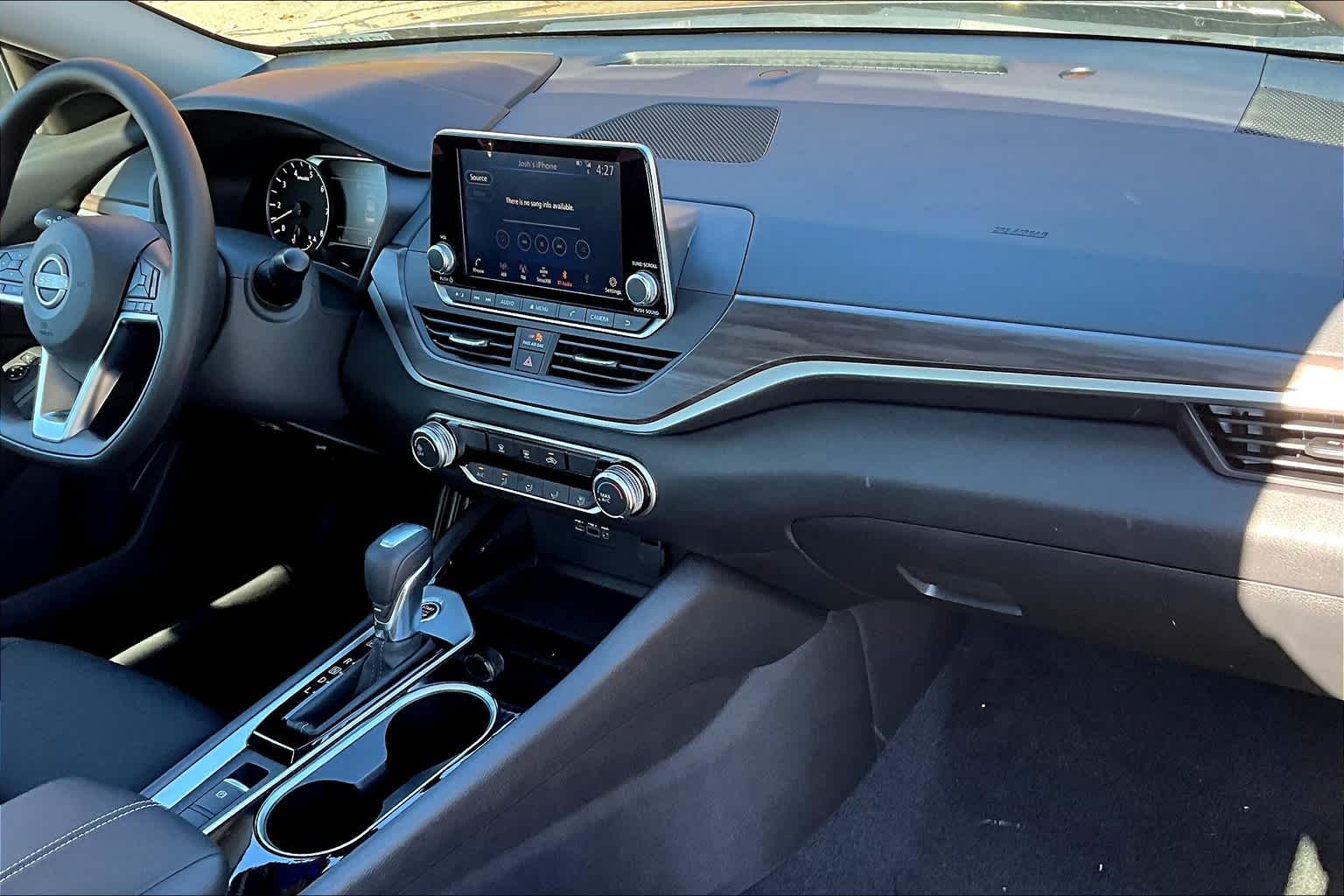 2024 Nissan Altima 2.5 SV - Photo 9
