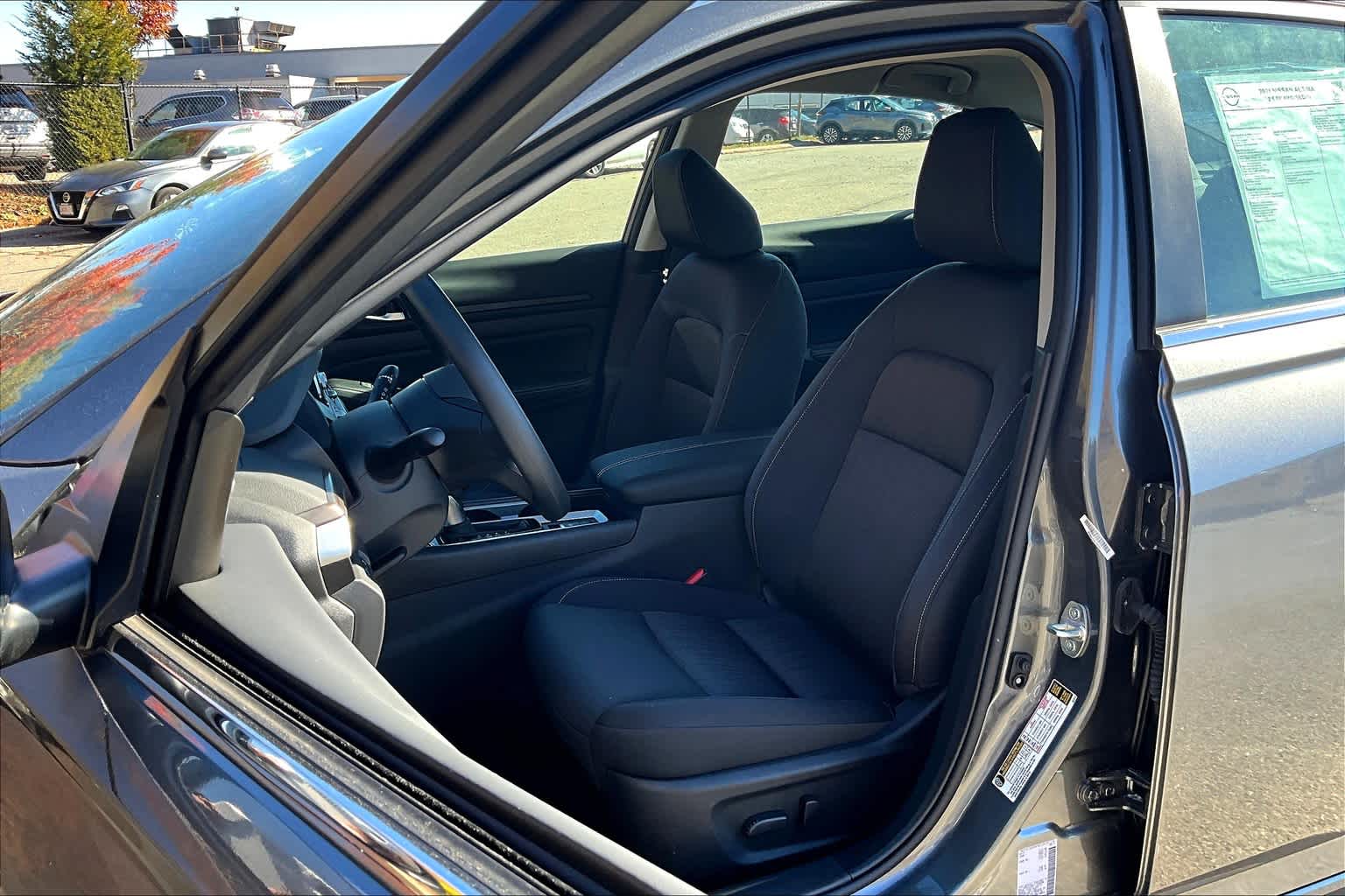 2024 Nissan Altima 2.5 SV - Photo 10