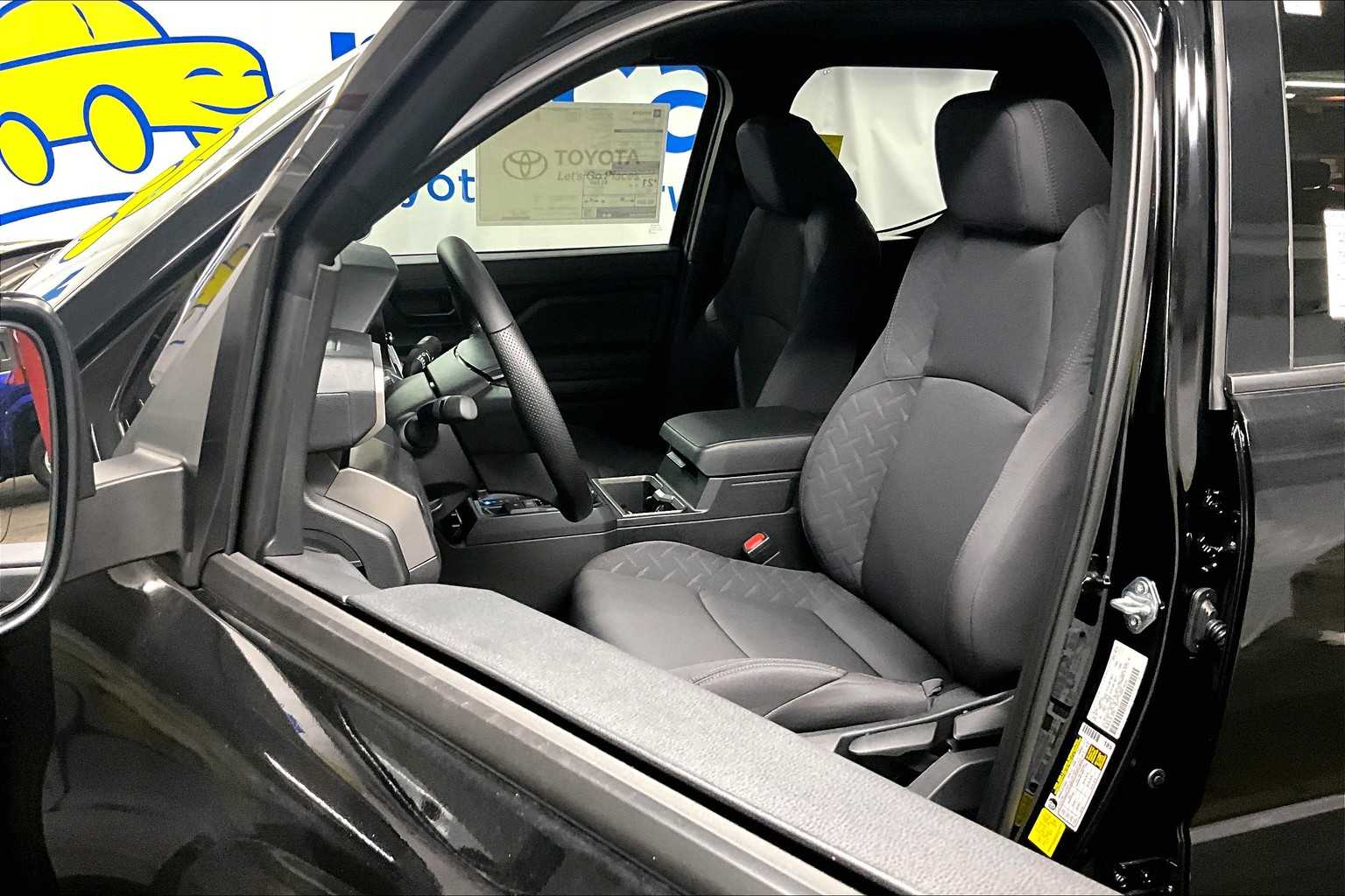 2025 Toyota Tacoma SR5 - Photo 11