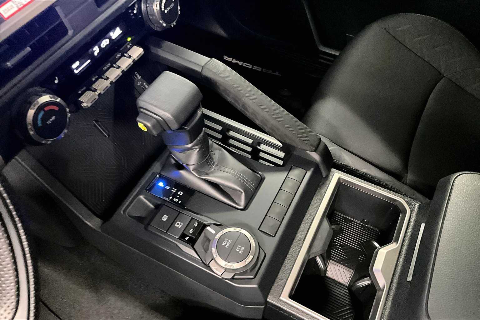 2025 Toyota Tacoma SR5 - Photo 14