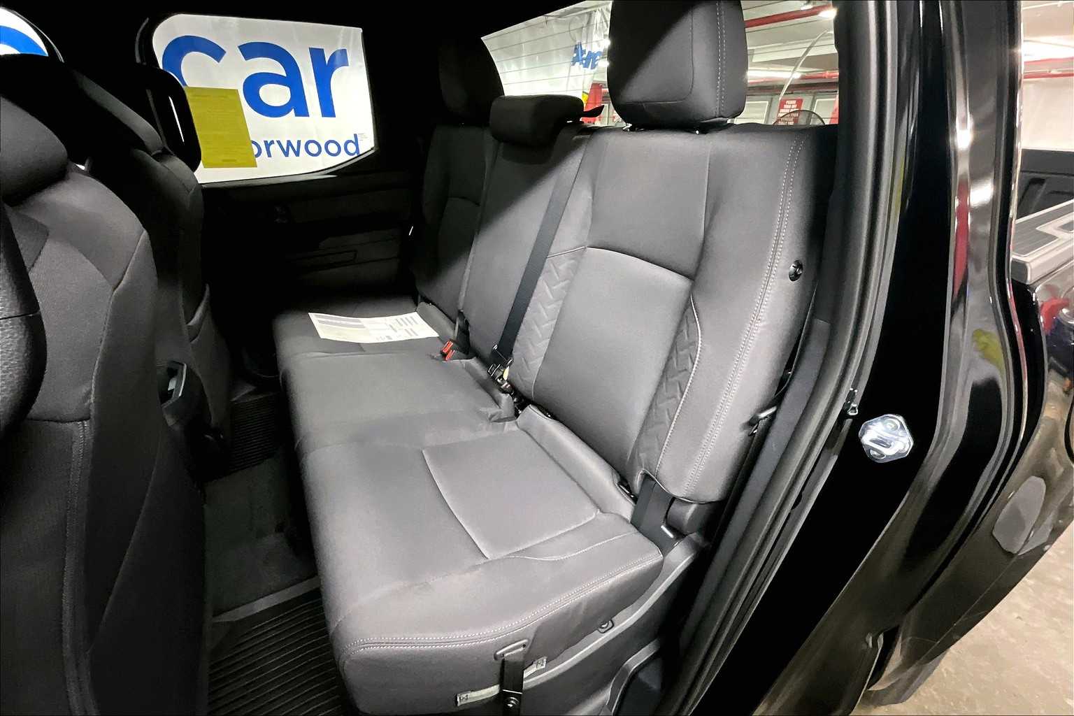 2025 Toyota Tacoma SR5 - Photo 15