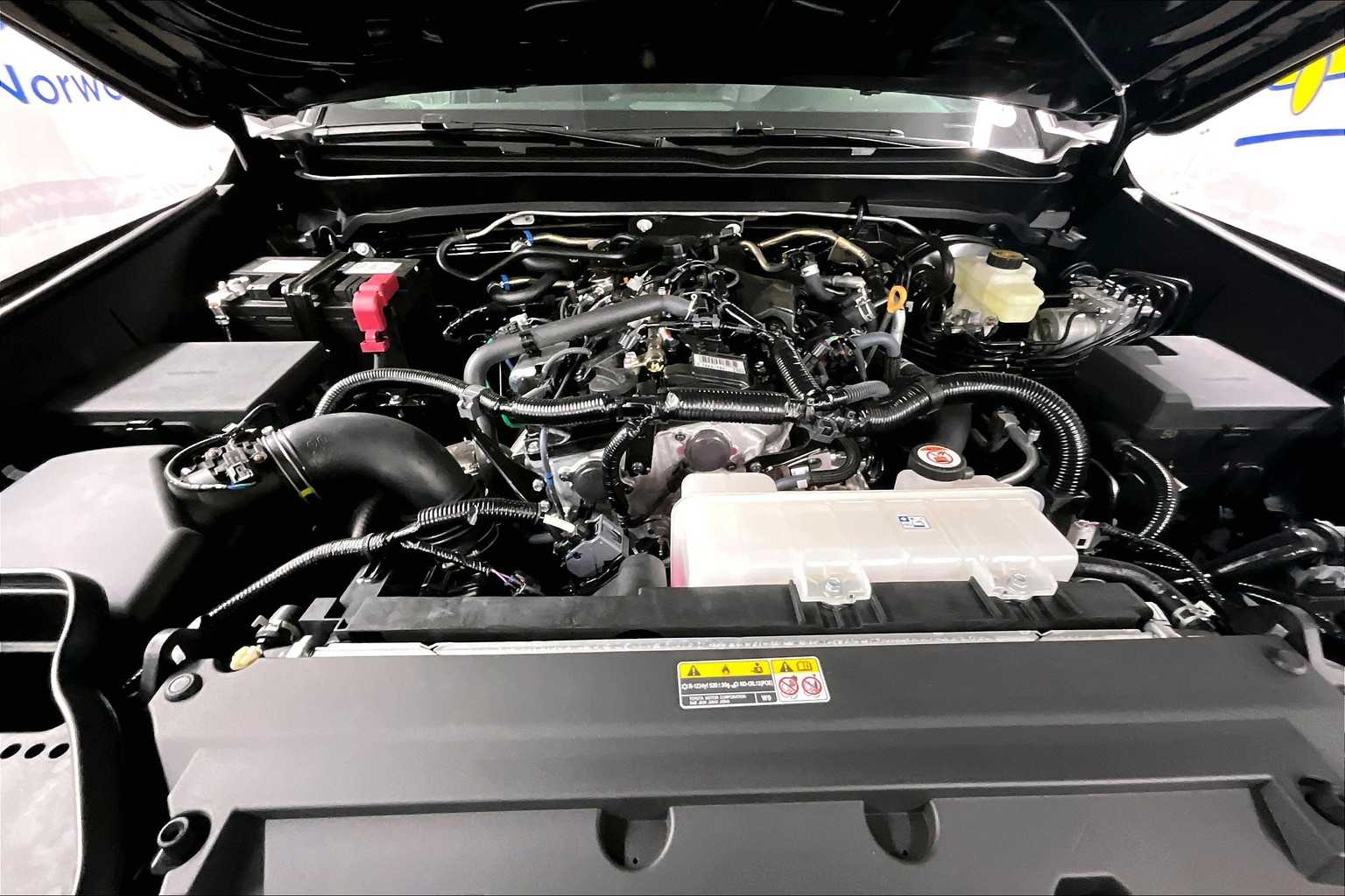 2025 Toyota Tacoma SR5 - Photo 16