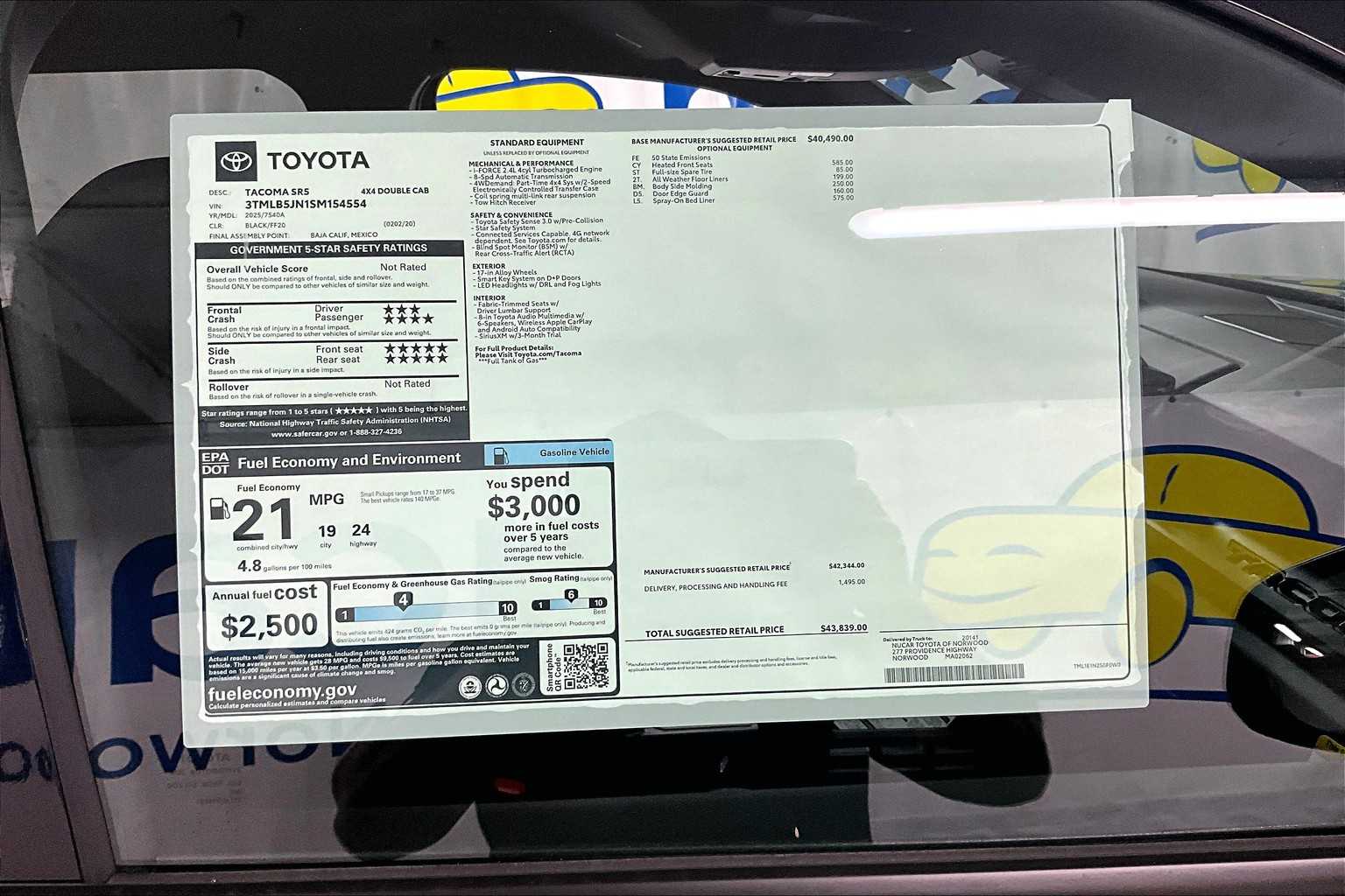 2025 Toyota Tacoma SR5 - Photo 18