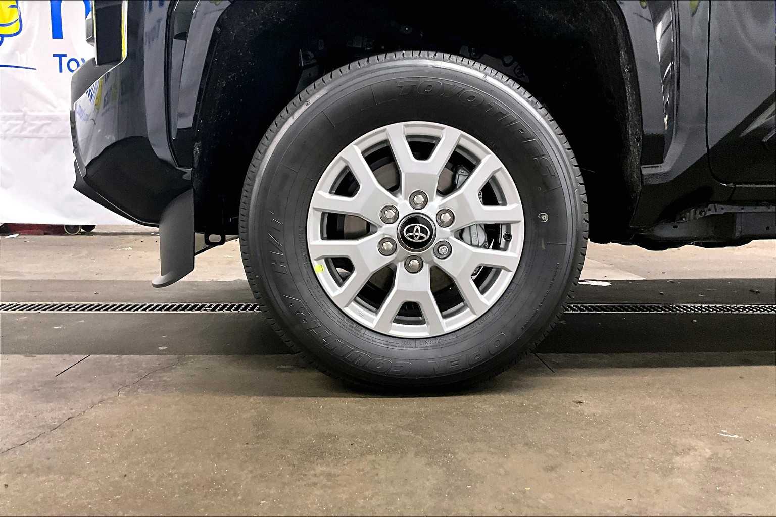 2025 Toyota Tacoma SR5 - Photo 8